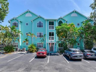 3002 W CLEVELAND STREET E1, Tampa, FL 33609