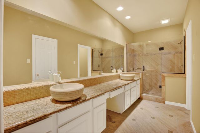 11511 Gallant Ridge Lane, Houston, TX 77082