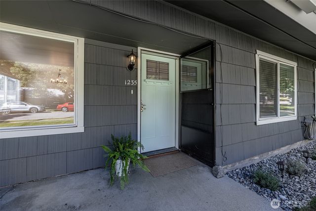 1235 Montana St, Wenatchee, WA 98801