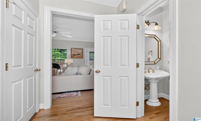 312 HONEYSUCKLE LANE, Chelsea, AL 35043