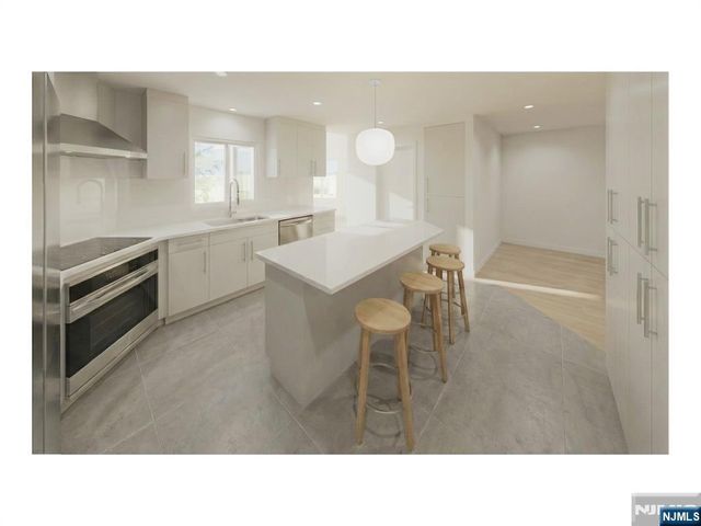 22 Laurence Court, Closter, NJ 07624