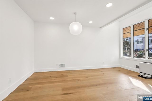 22 Laurence Court, Closter, NJ 07624