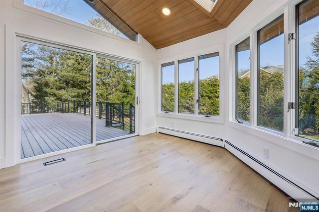 22 Laurence Court, Closter, NJ 07624