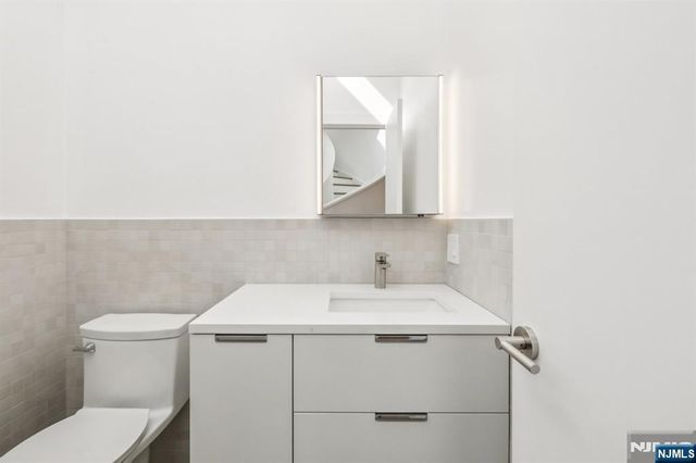 22 Laurence Court, Closter, NJ 07624