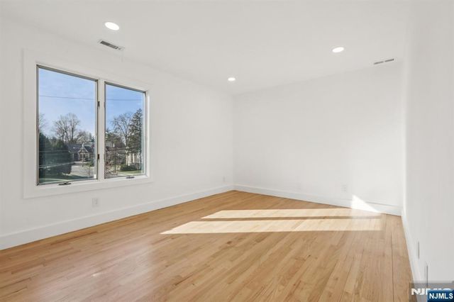 22 Laurence Court, Closter, NJ 07624