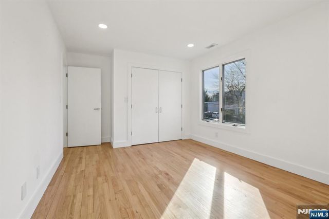 22 Laurence Court, Closter, NJ 07624