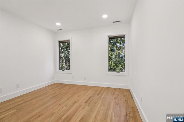 22 Laurence Court, Closter, NJ 07624