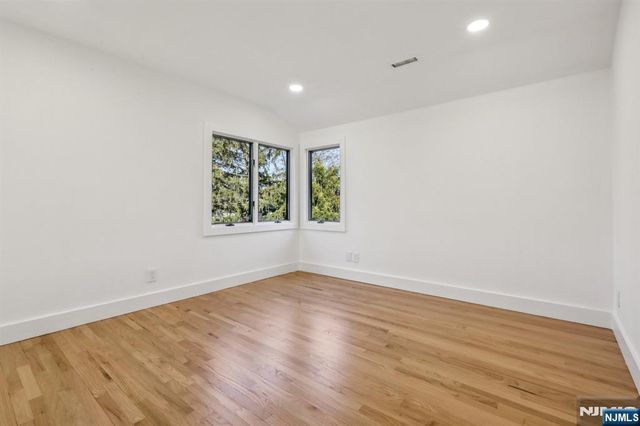 22 Laurence Court, Closter, NJ 07624