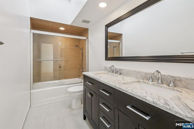 22 Laurence Court, Closter, NJ 07624