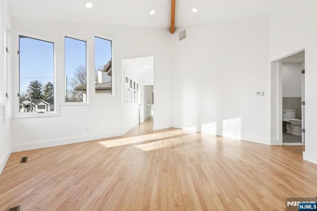 22 Laurence Court, Closter, NJ 07624