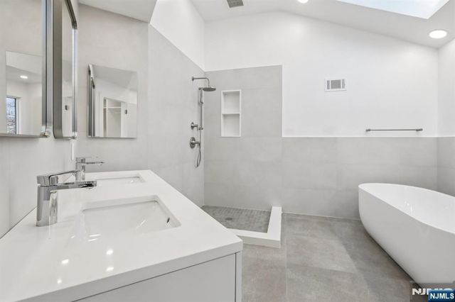 22 Laurence Court, Closter, NJ 07624