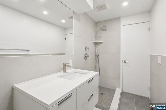 22 Laurence Court, Closter, NJ 07624