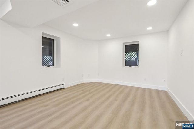 22 Laurence Court, Closter, NJ 07624