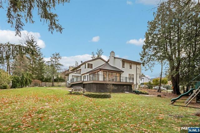 22 Laurence Court, Closter, NJ 07624