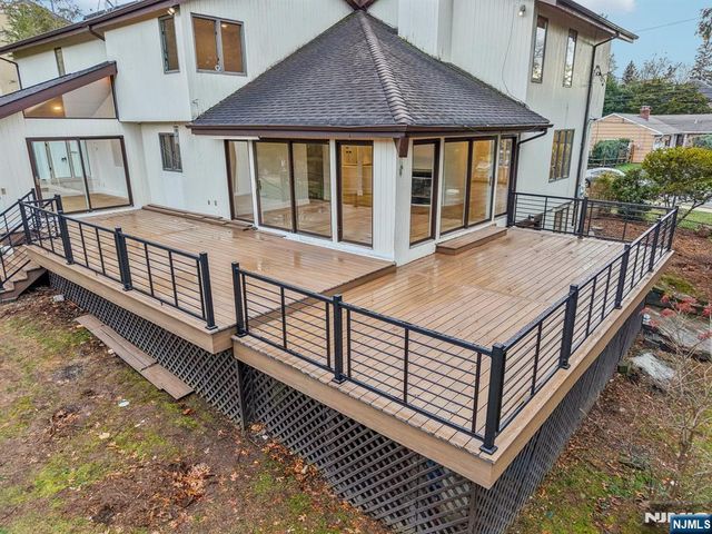 22 Laurence Court, Closter, NJ 07624