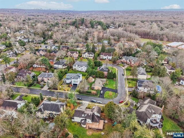 22 Laurence Court, Closter, NJ 07624