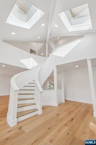 22 Laurence Court, Closter, NJ 07624