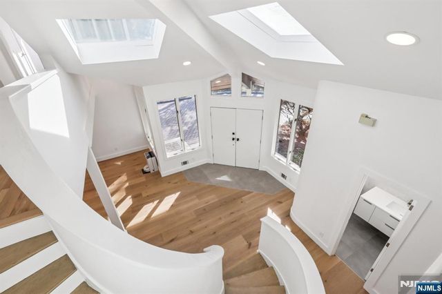 22 Laurence Court, Closter, NJ 07624