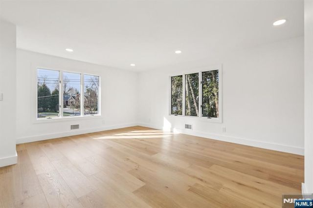 22 Laurence Court, Closter, NJ 07624