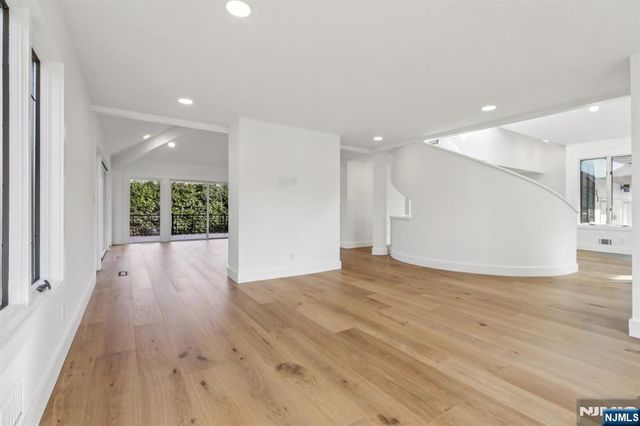 22 Laurence Court, Closter, NJ 07624