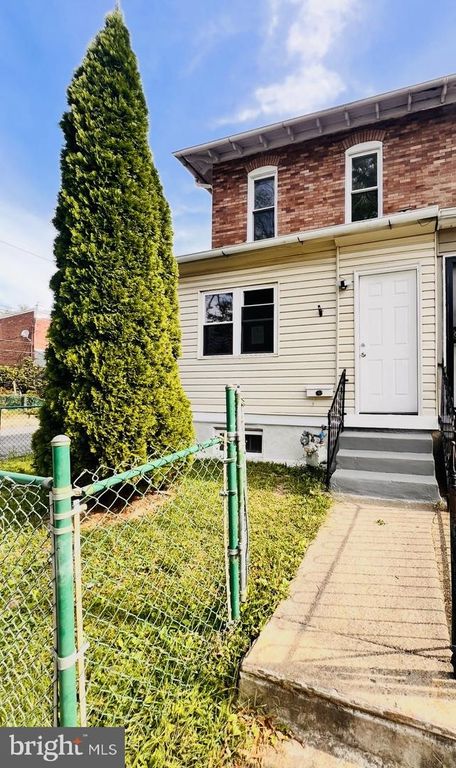 1143 CHESTNUT ST, Darby, PA 19023