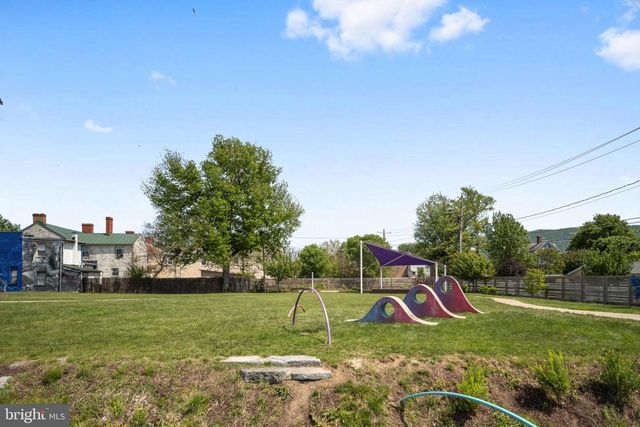 420 SOPHIE ST, Strasburg, VA 22657
