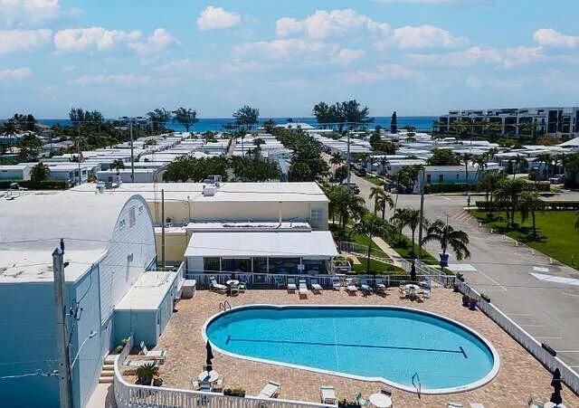 206 Eagle Drive E, Briny Breezes, FL 33435