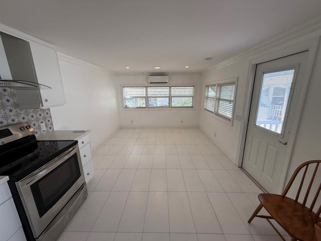 206 Eagle Drive E, Briny Breezes, FL 33435
