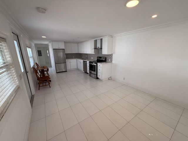 206 Eagle Drive E, Briny Breezes, FL 33435