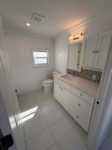 206 Eagle Drive E, Briny Breezes, FL 33435