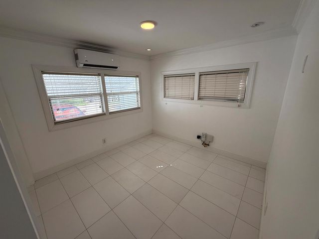 206 Eagle Drive E, Briny Breezes, FL 33435