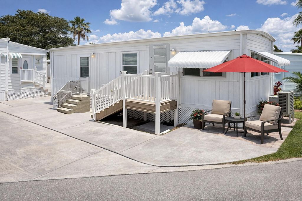 206 Eagle Drive E, Briny Breezes, FL 33435