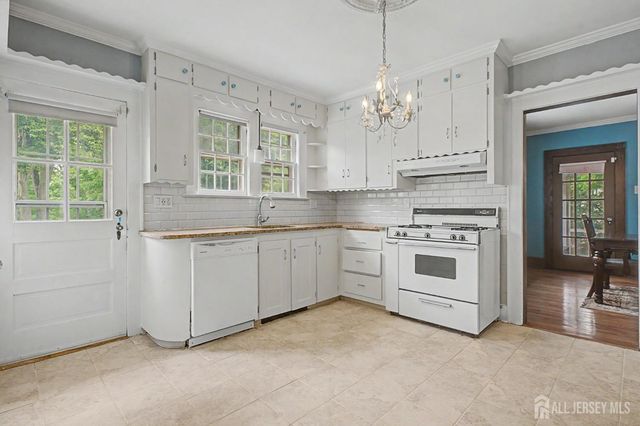 21 Elm Place, Milltown, NJ 08850