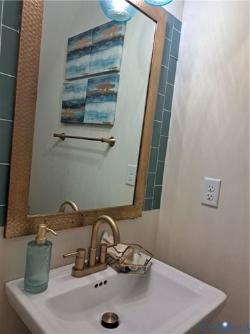 5347 Meadoway Rd, North Chesterfield, VA 23234