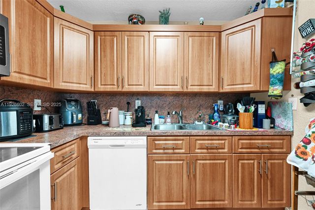 4020 E 10th Ave, Hialeah, FL 33013