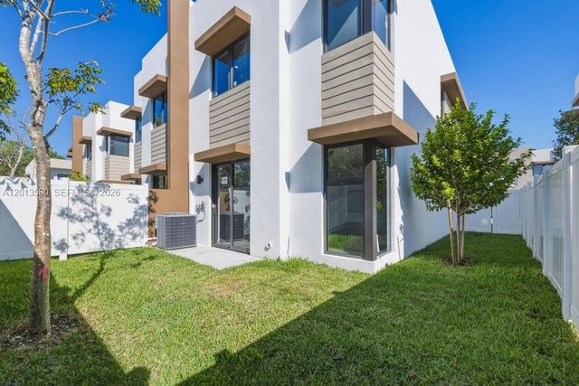 4120 S Oak Pl, Dania Beach, FL 33314