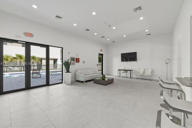 4120 S Oak Pl, Dania Beach, FL 33314