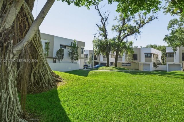 4120 S Oak Pl, Dania Beach, FL 33314
