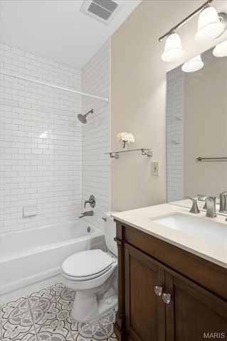 10935 Vauxhall Drive, Creve Coeur, MO 63146