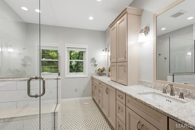 10935 Vauxhall Drive, Creve Coeur, MO 63146