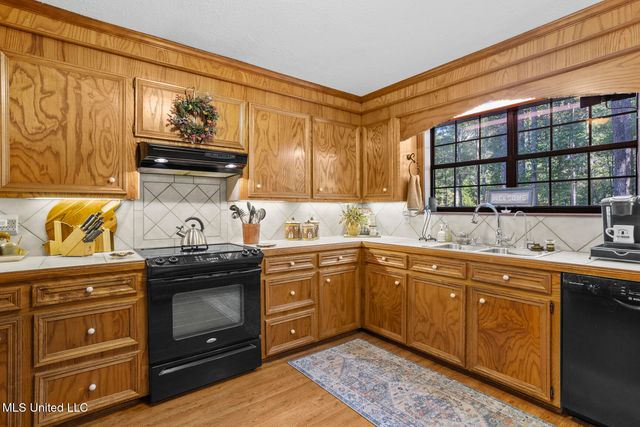 4201 Oak Hill Drive, Terry, MS 39170