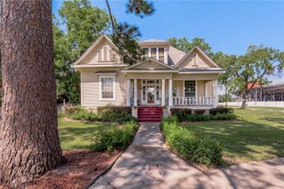 378 W 4th Street, Groveton, TX 75845