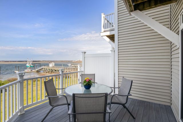 24 Harbor Rd Unit 4, Hampton, NH 03842