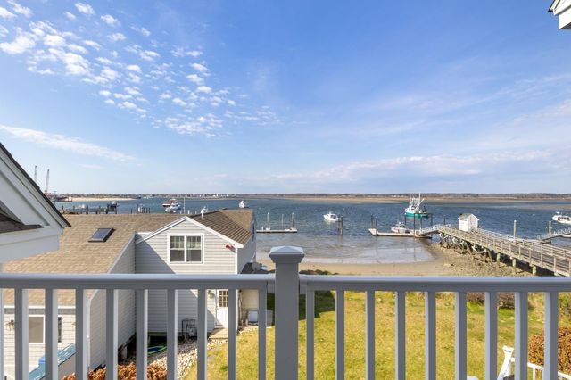 24 Harbor Rd Unit 4, Hampton, NH 03842