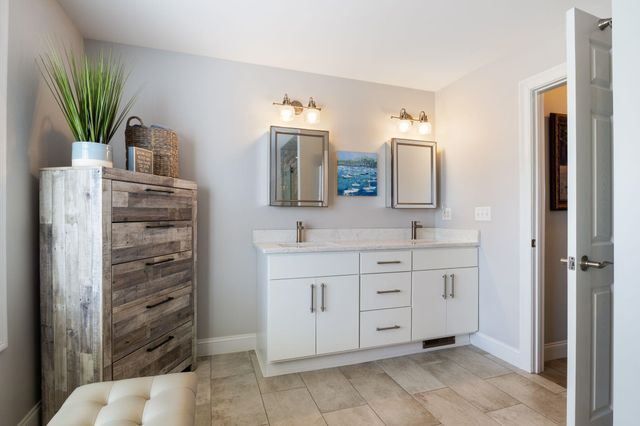 24 Harbor Rd Unit 4, Hampton, NH 03842