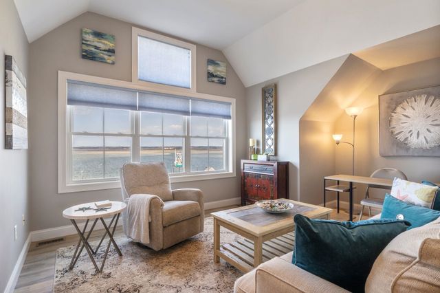 24 Harbor Rd Unit 4, Hampton, NH 03842