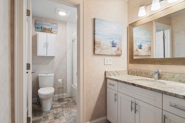 24 Harbor Rd Unit 4, Hampton, NH 03842