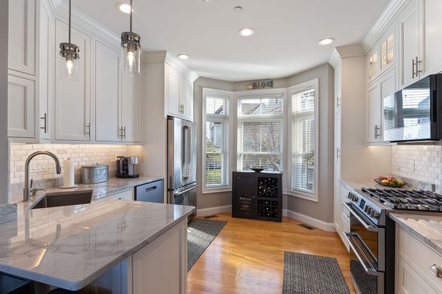 24 Harbor Rd Unit 4, Hampton, NH 03842