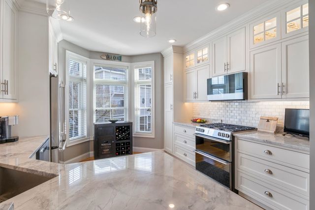 24 Harbor Rd Unit 4, Hampton, NH 03842