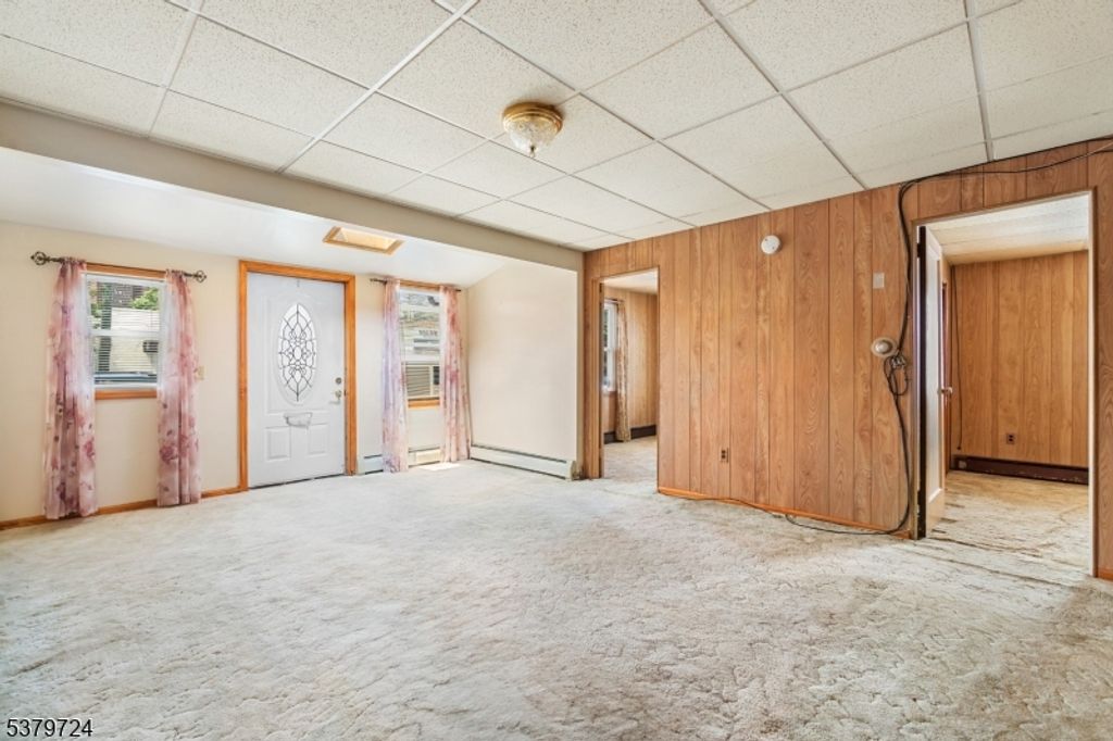 18 Ocean Ave, Jersey City, NJ 07305